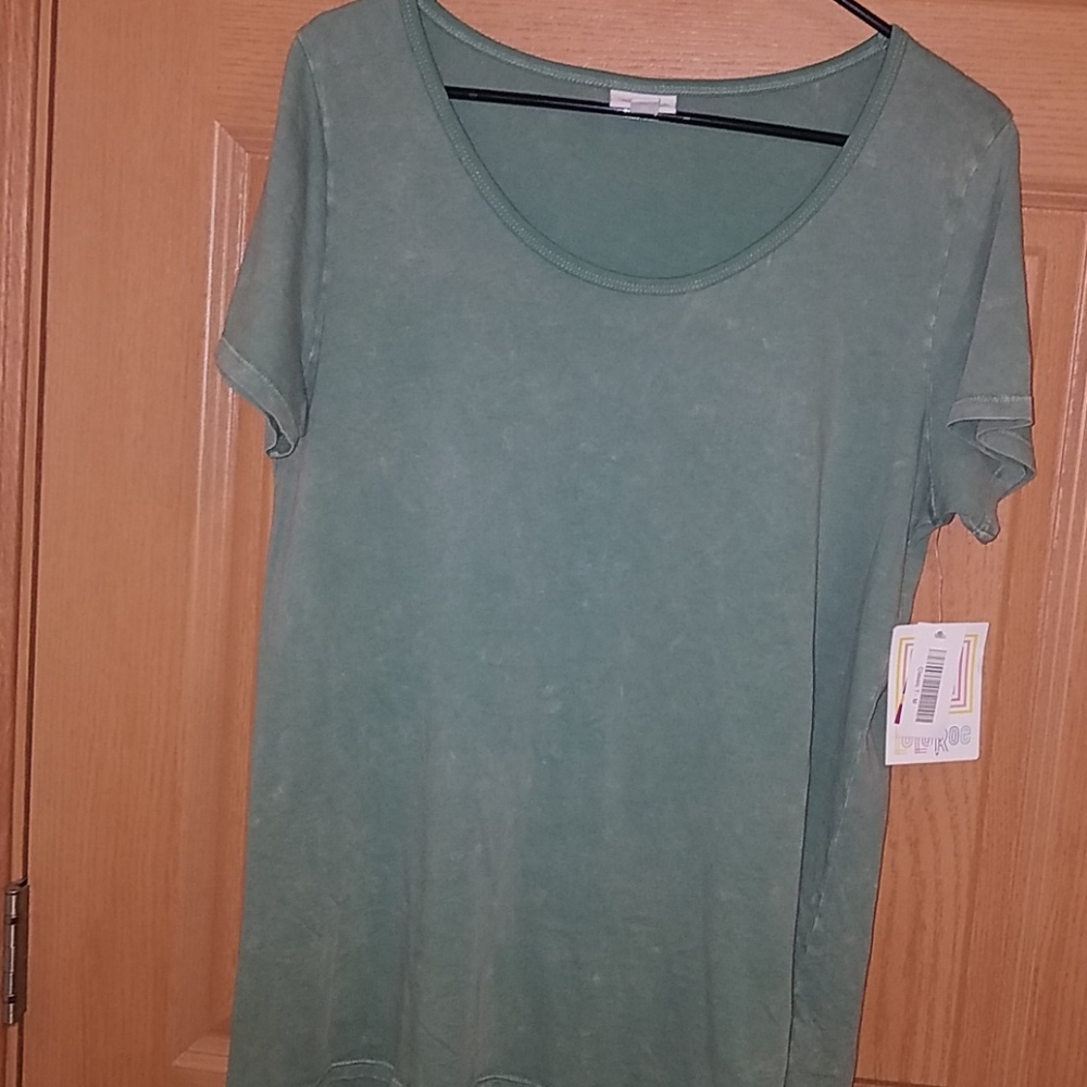 LuLaRoe medium Classic T. Cute & comfortable